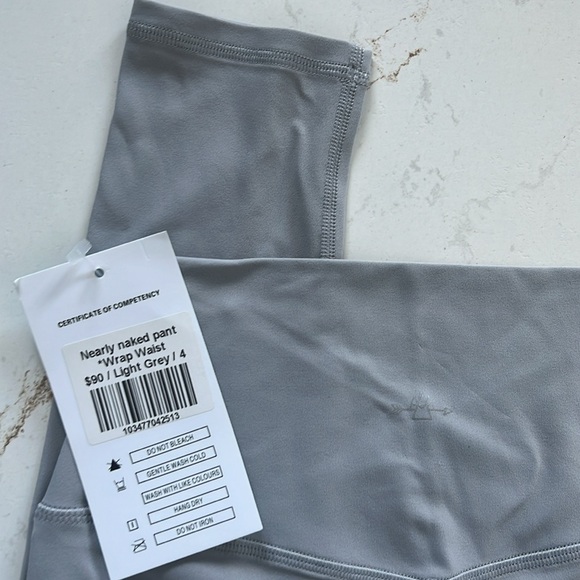 Women’s Bäre Activewear Nearly Naked Wrap Waist Pants. Light Grey. Size 4. - Picture 3 of 3